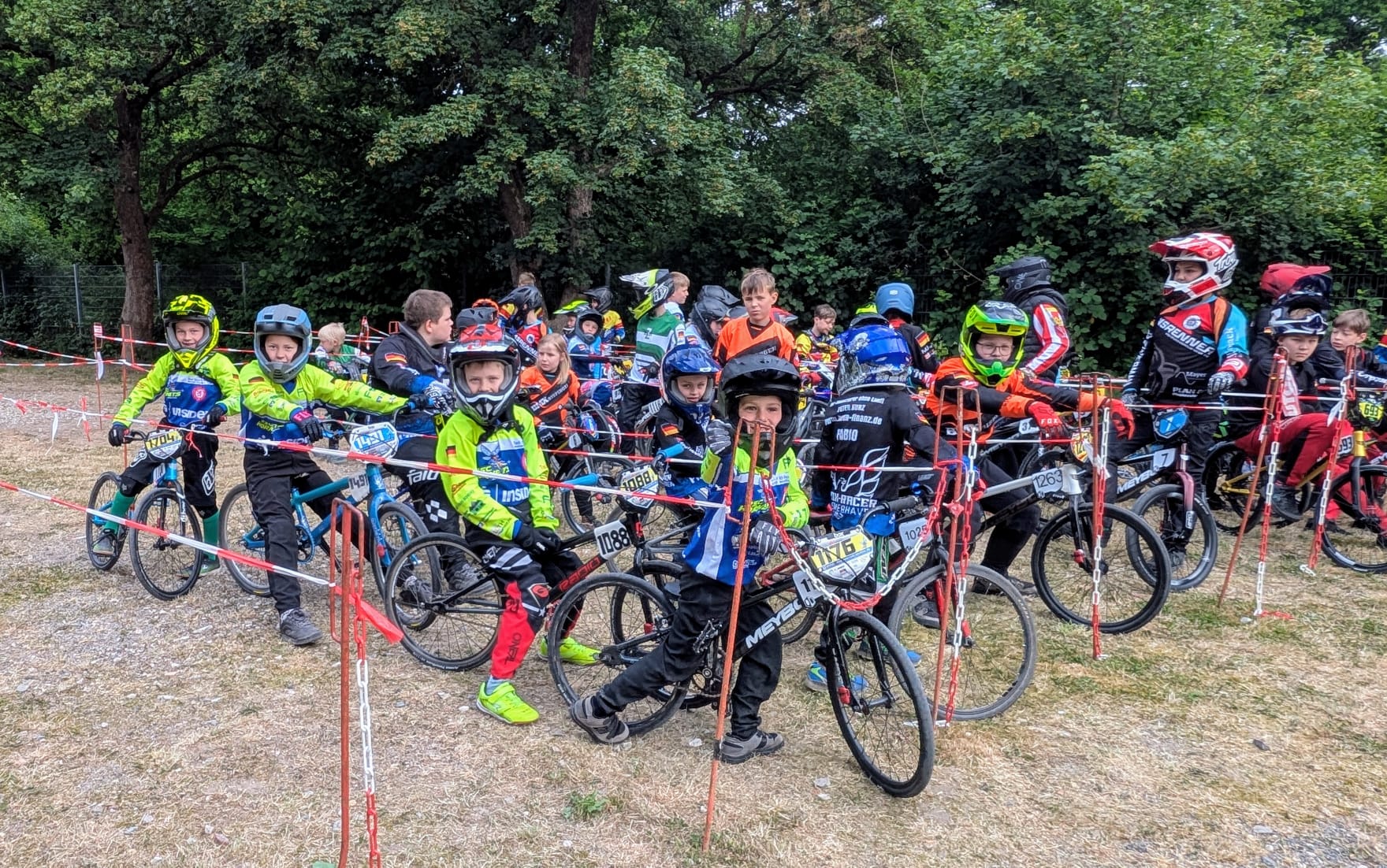 Erfolgreiches Nordcup-Wochenende in Bielefeld: Starke Leistungen unserer Fahrerinnen und Fahrer