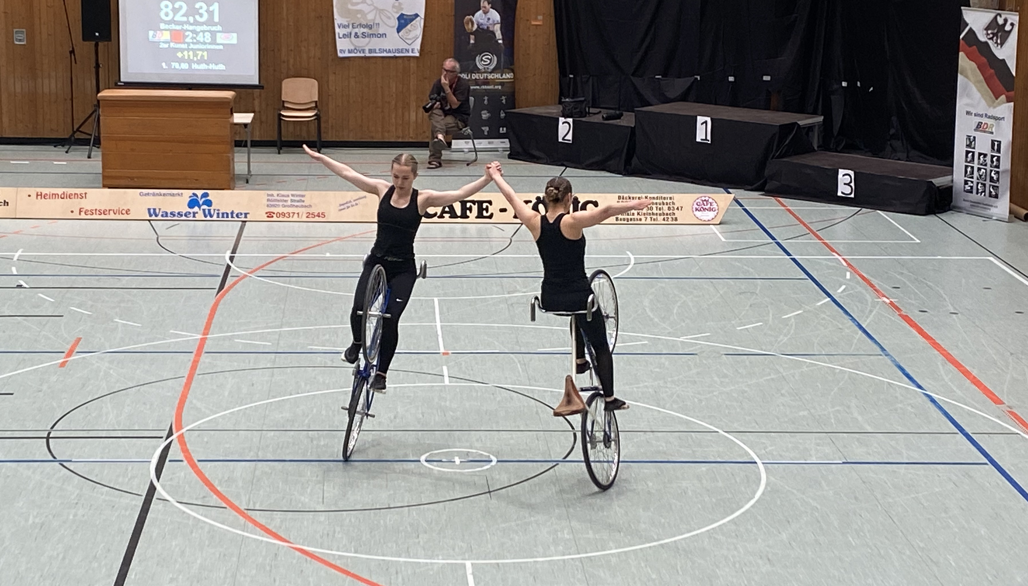 Erfolgreiche Saison für Elea und Mareike im 2er Kunstradfahren der Juniorinnen